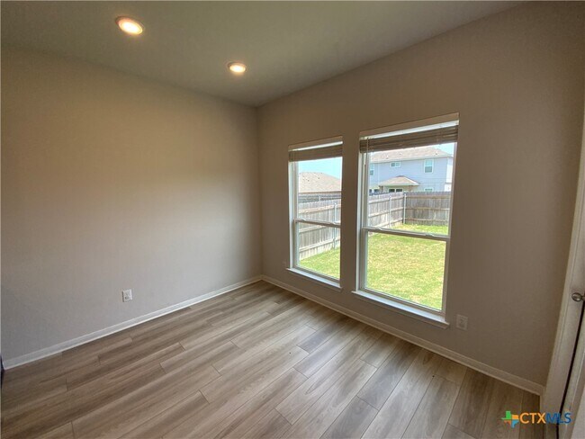 Building Photo - 2212 Clove Ct