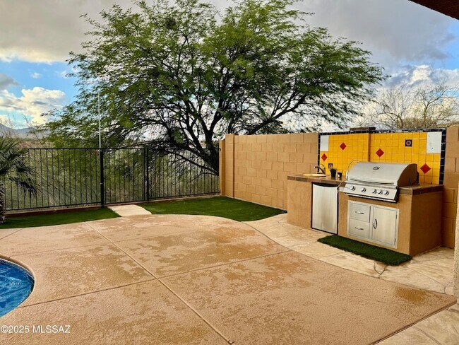 Building Photo - 13743 N High Mountain View Pl