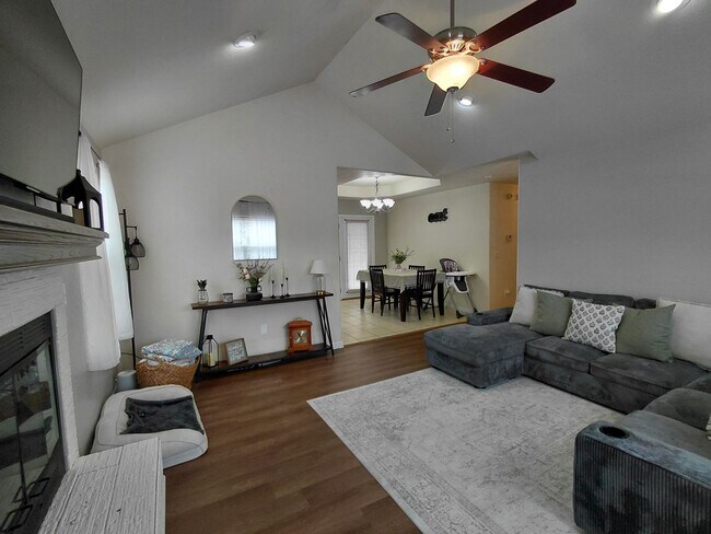 Building Photo - 21079 Hideaway Ln