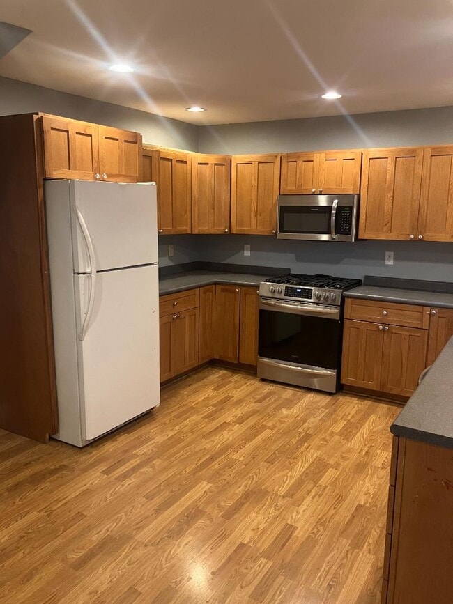 Building Photo - 327 Elm Ave