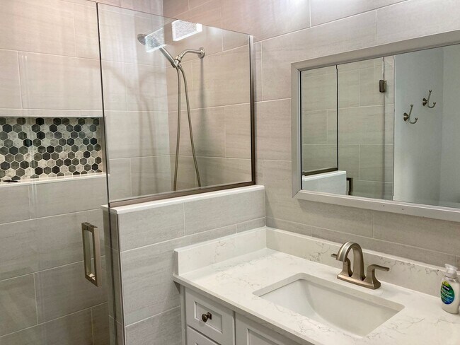 Building Photo - Completely remodeled waterfront condo!