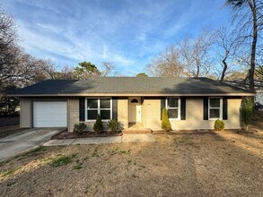 Building Photo - Charming 3 Bed 1.5 bath in College Lakes