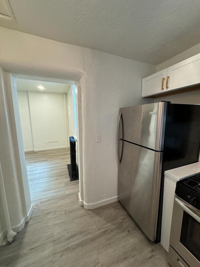 Building Photo - Downtown SLC 1-Bed — Walkable, No Car Needed