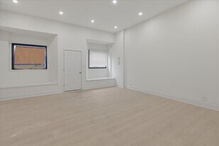 Building Photo - 2234 W Irving Park Rd