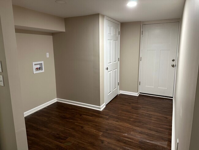 Building Photo - 741 Barron Dr