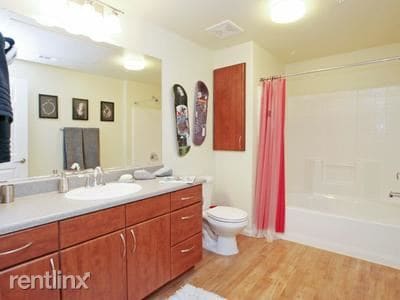 Building Photo - 2088 E Lakeshore Dr