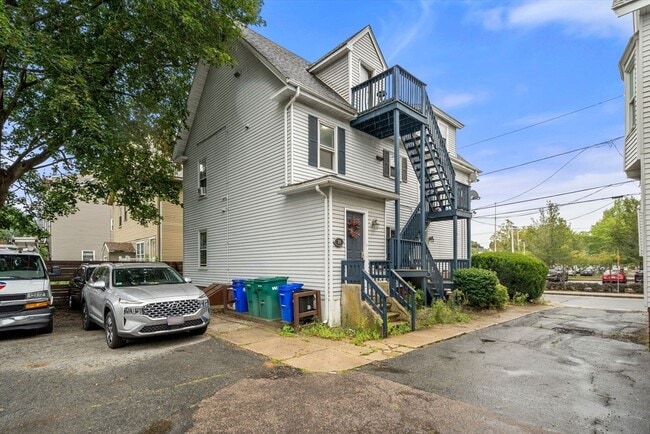 Building Photo - 10 Holman St