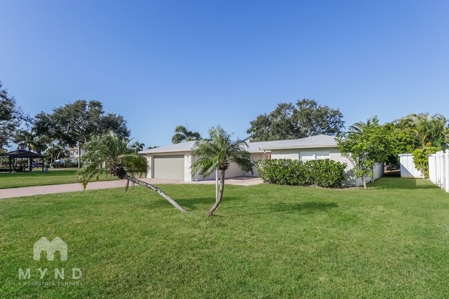 Building Photo - 10100 Paradise Blvd