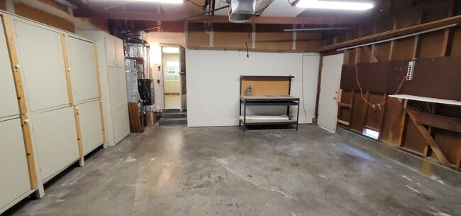 Building Photo - 133 Forest Hill Dr