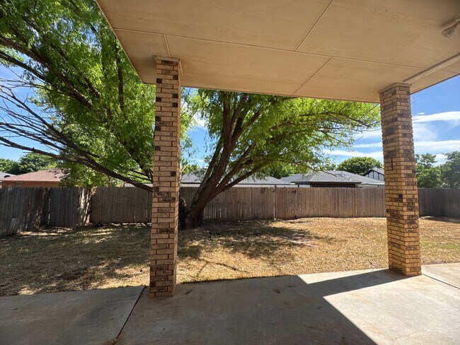 Building Photo - LIVE IN LUXURY Beautiful 4-bedroom, 2-bath Home