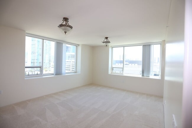 Building Photo - Hawaiki Tower - 2 bedroom, 2 bath with 2 c...