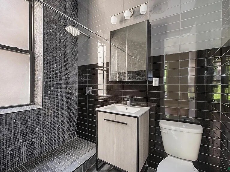 Building Photo - 417 Manhattan Ave