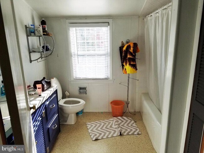 Building Photo - 324 Swarthmore Rd