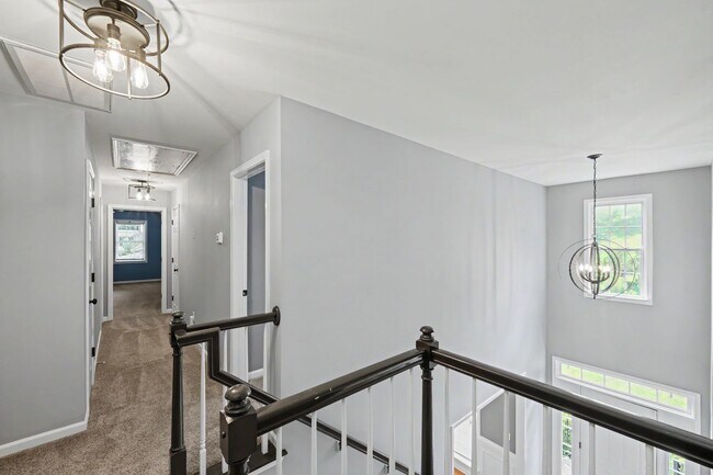Building Photo - Exceptional 5-Bedroom Home with Finished Basement in Prime Location!