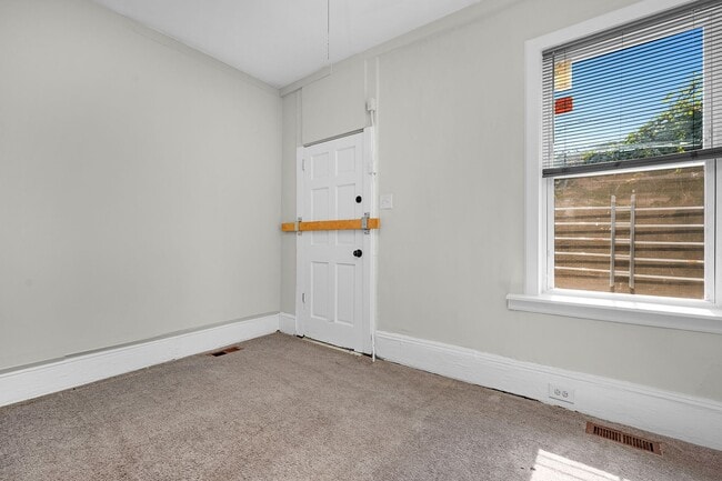 Building Photo - 3503 Oakmont Ave