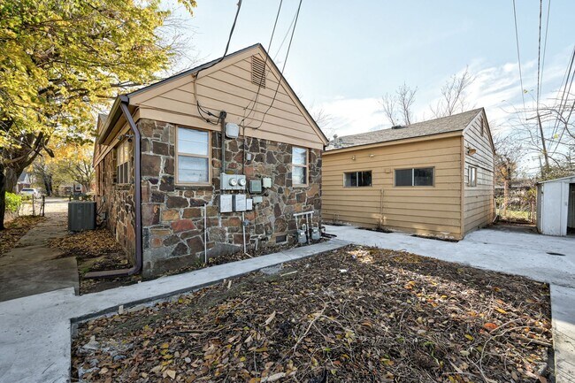 Building Photo - Newly remodeled Duplex in Midwest City