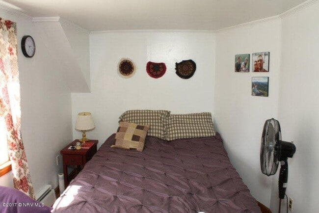 Building Photo - Charming Blacksburg Home with Spacious Bas...