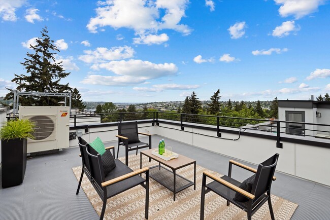 Building Photo - Bright & Charming 2bed/2bath Townhome in P...