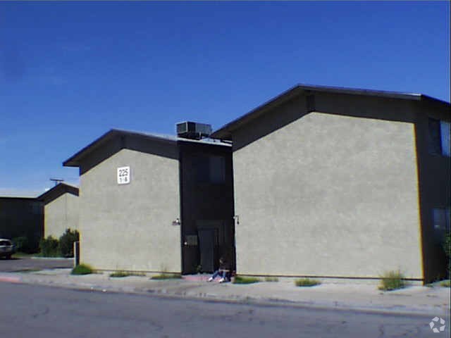 Building Photo - 225 E Foster Ave