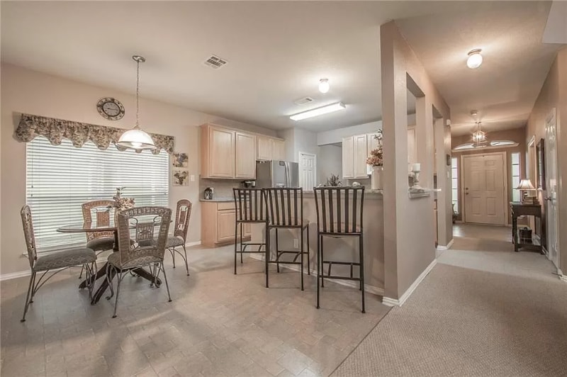 Building Photo - 10215 Waterbury Dr