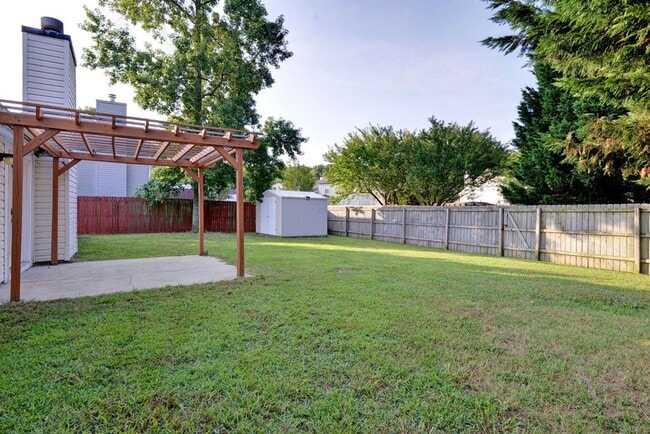 Building Photo - Spacious Rancher in Quiet Cul-de-sac