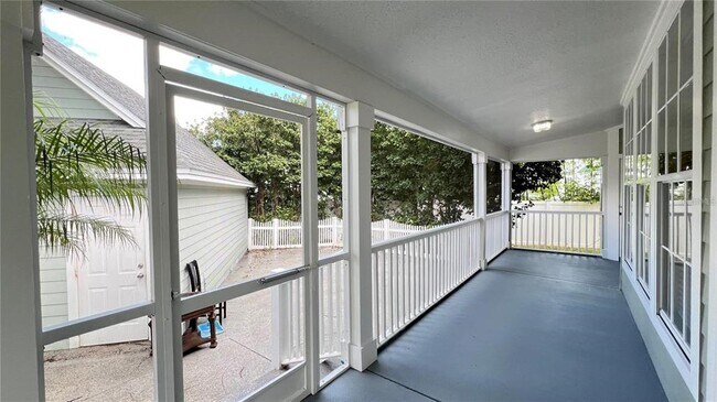 Building Photo - 934 Westpark Dr