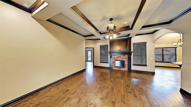 Building Photo - 2324 Sutton Pl