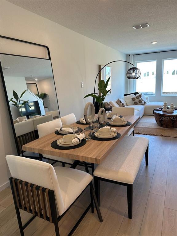 Building Photo - 868 Lynx St