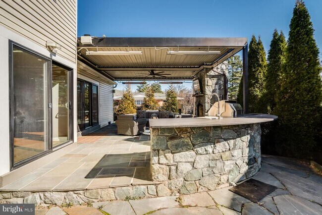 Building Photo - 6421 Linway Terrace