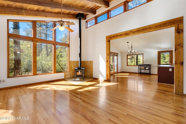 Building Photo - 2255 Pine Dr