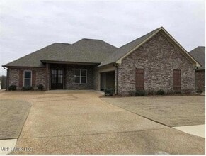 Building Photo - 173 Clearview Dr W