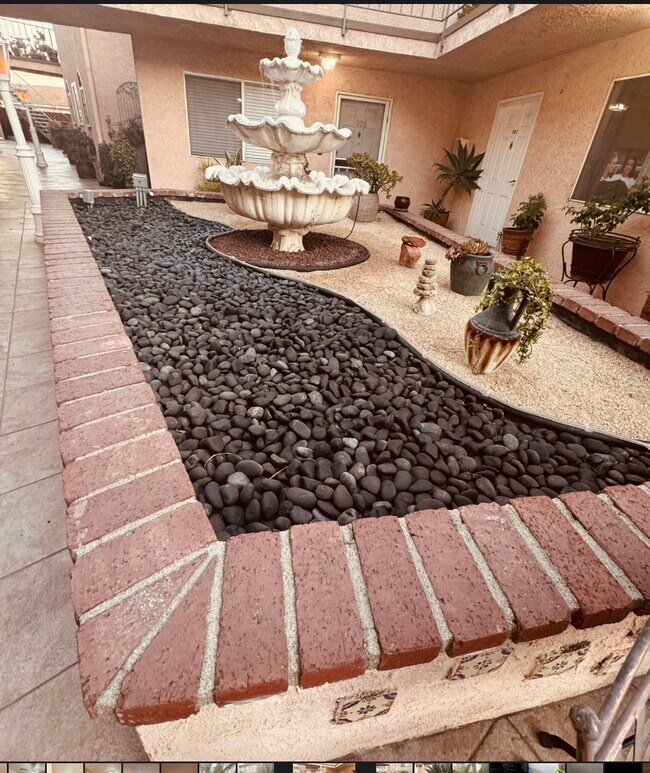 Building Photo - 415 S Verdugo Dr