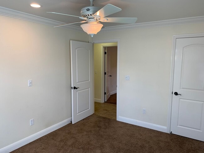 Building Photo - Stunning 4 bedroom, 2 Bath Tracy Home / Best Property Management