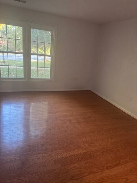 Building Photo - 13119 Shadyside Ln