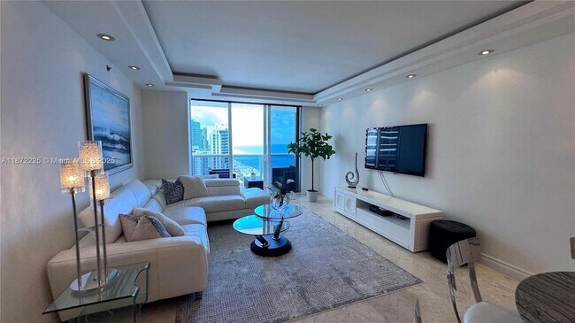 Building Photo - 1830 S Ocean Dr