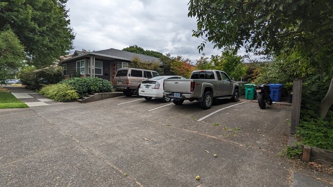 Parking - 2815 SE 27th Ave