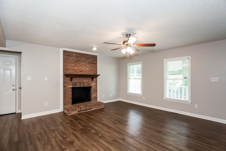 Building Photo - 6335 Teaneck Pl