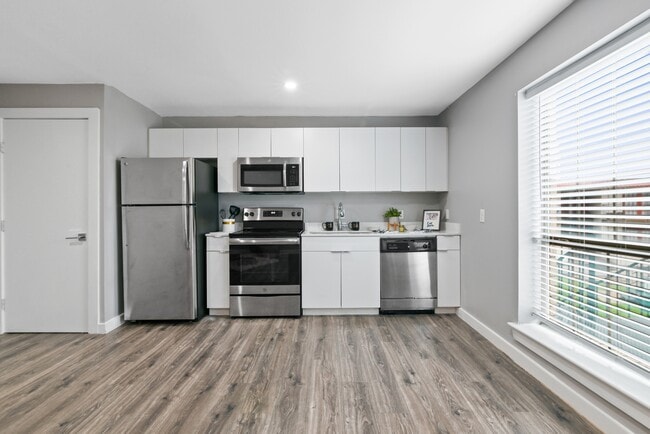 Primary Photo - Villa Del Rio