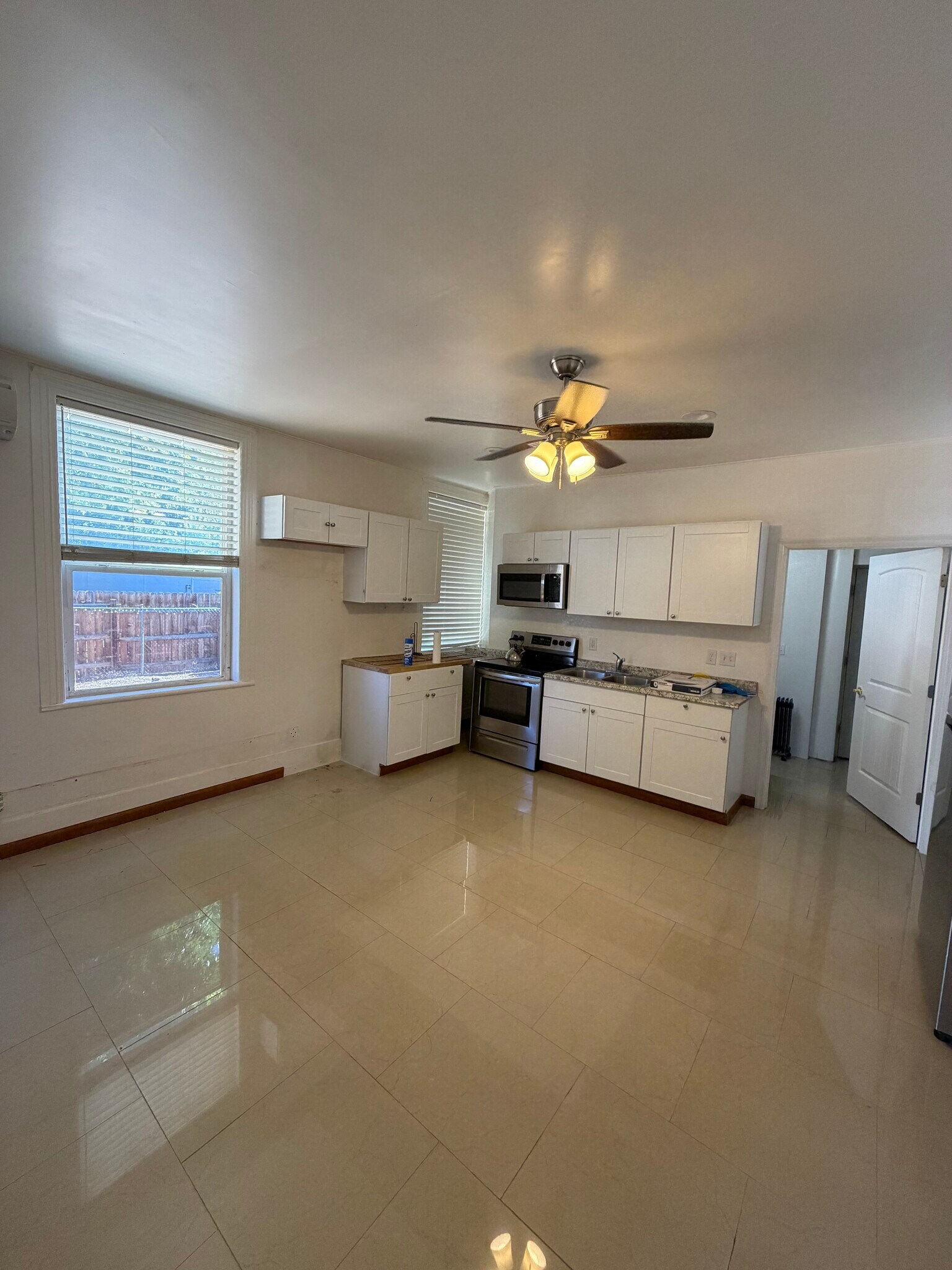 Building Photo - 146 N 300 E