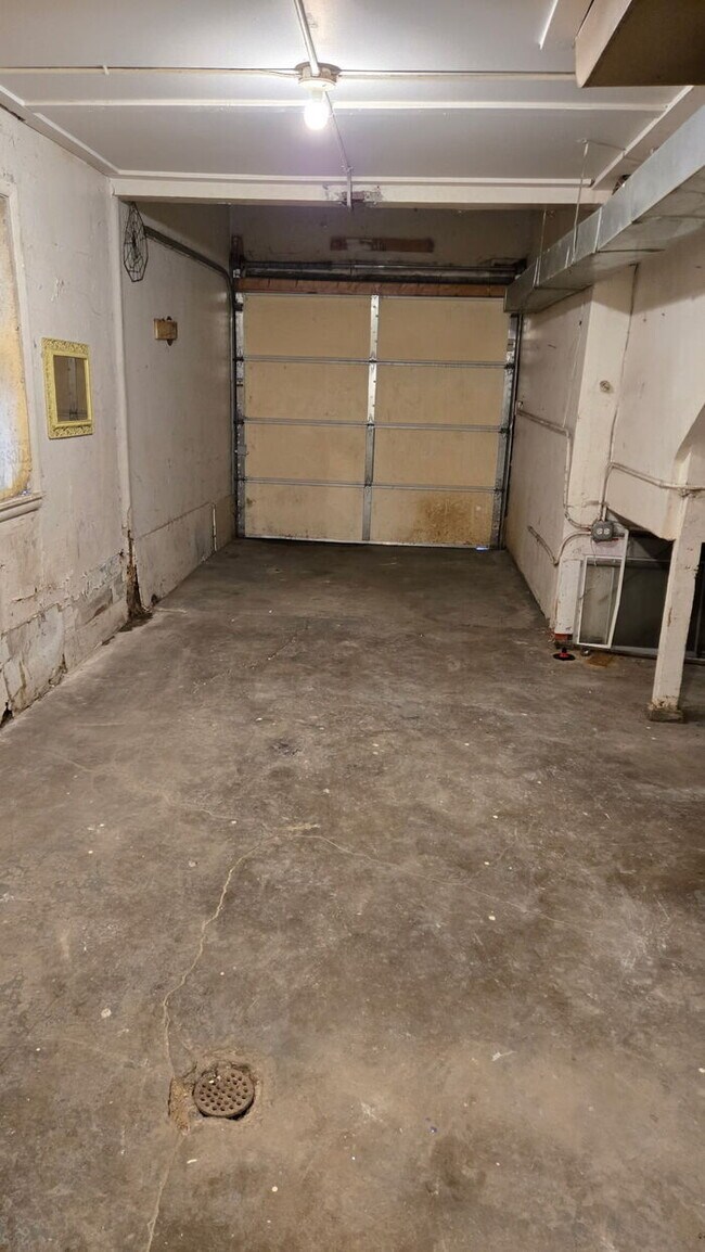 Building Photo - Comfortable, affordable, and ready to call home—this well-kept house is now available for rent.