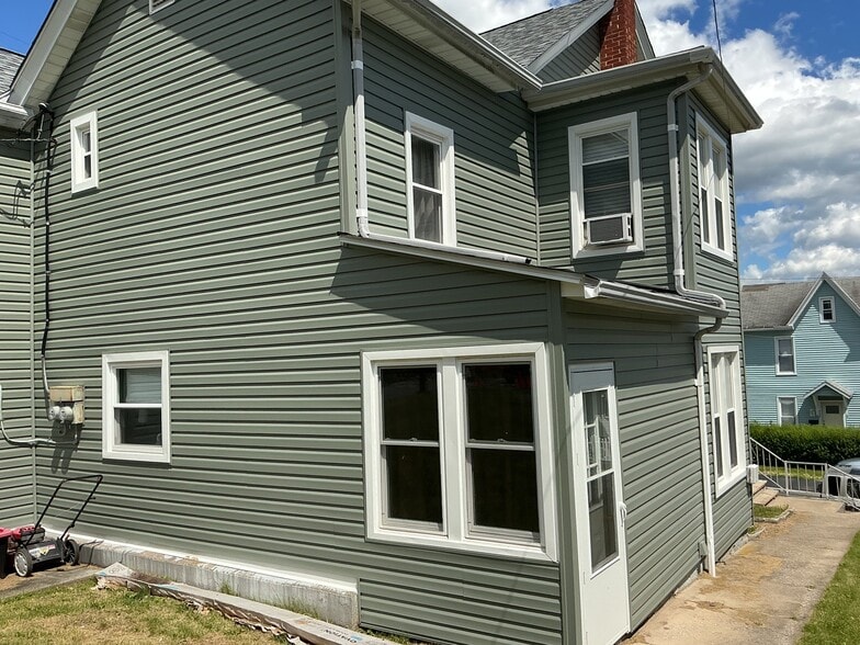 Building Photo - 502 22nd Ave