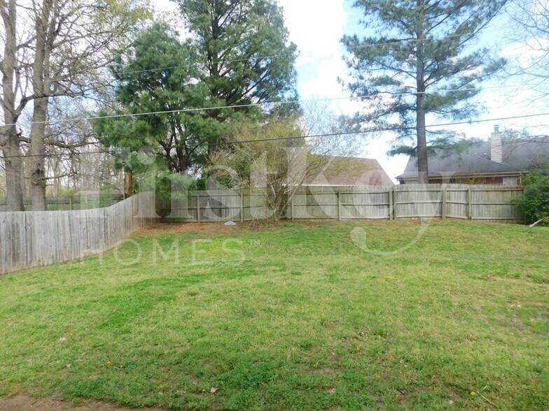 Building Photo - 2428 Green Glen Dr