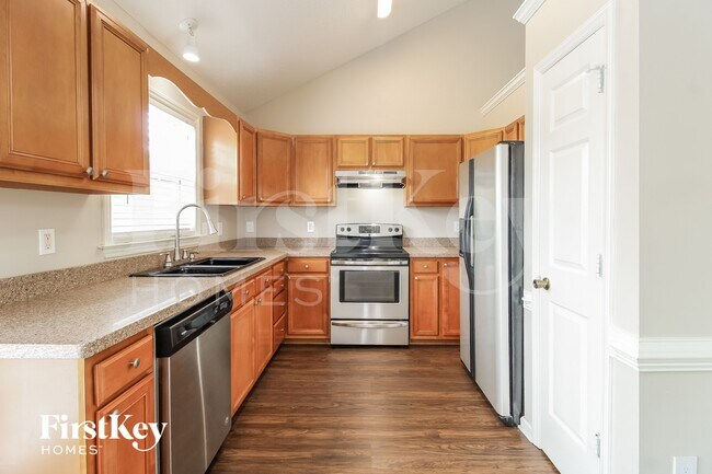 Building Photo - 422 Twin Valley Dr