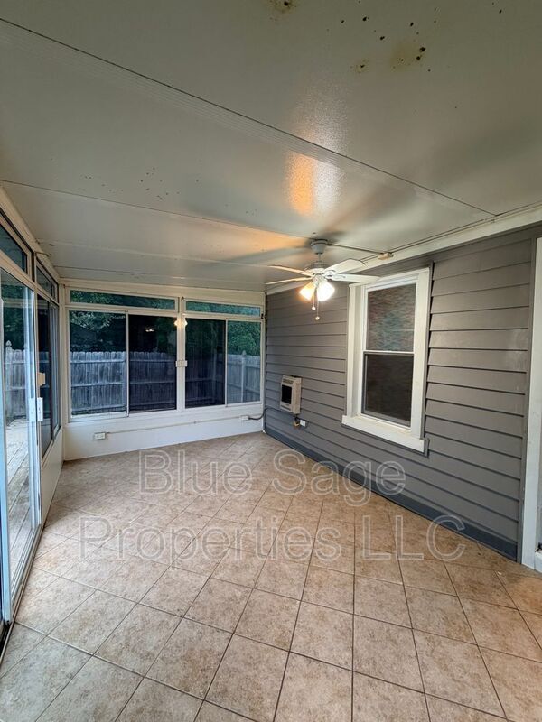 Building Photo - 913 8th Ave