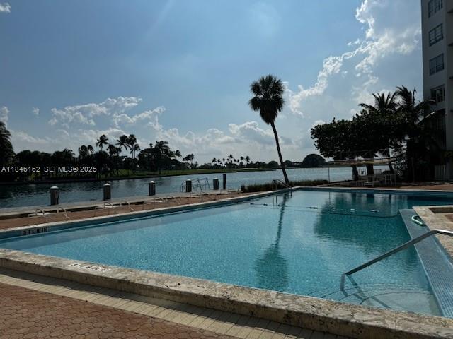 Building Photo - 9100 W Bay Harbor Dr