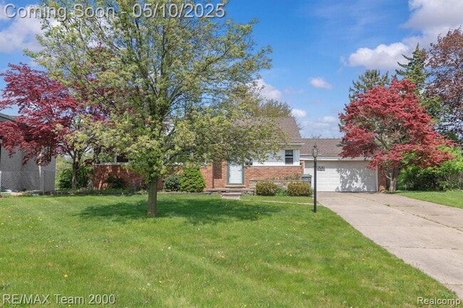 Building Photo - 25152 Fairway Dr