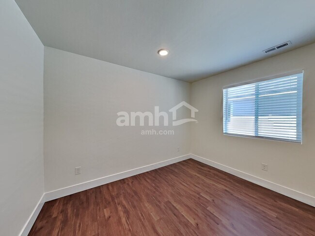 Building Photo - 1421 Alderleaf Ave