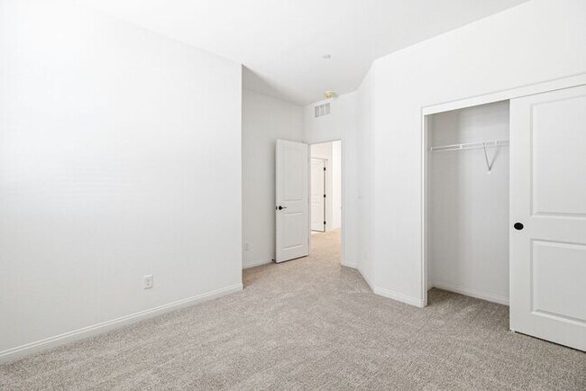 Building Photo - Stunning 3-Bedroom Home in Desirable Summerlin West