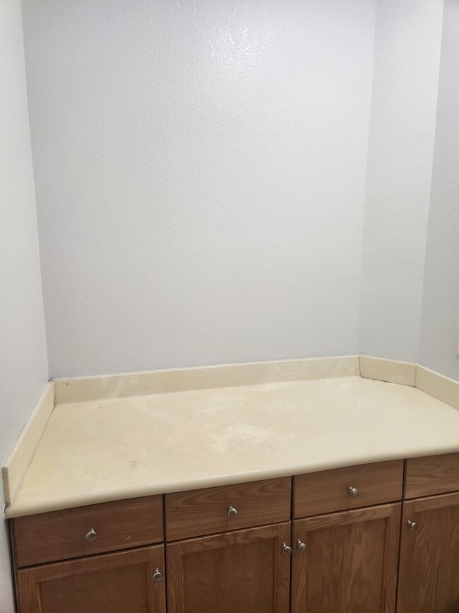 Building Photo - Great Santa Rosa Neighborhood 3 Bedroom, 2.5 Bathrooms