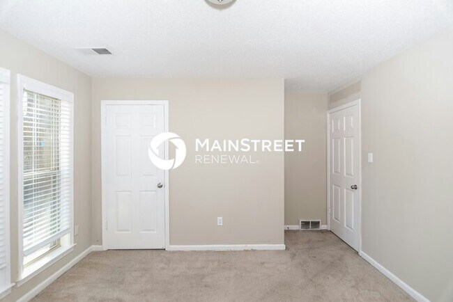 Building Photo - 5 Bedroom Pet-Friendly Home in Memphis, TN with Main Street Renewal
